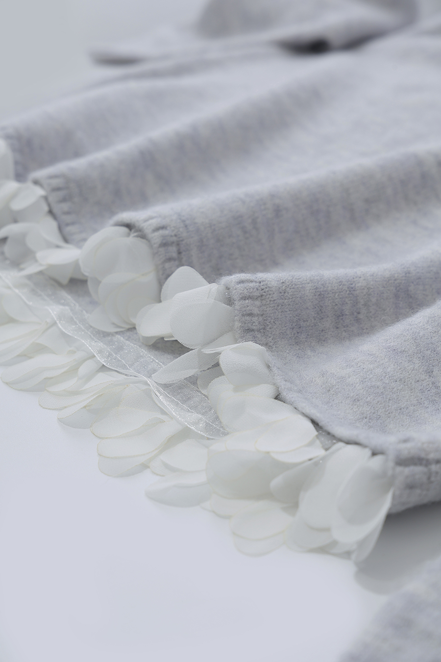 Petal Lace Crew Neck Sweater|AMII