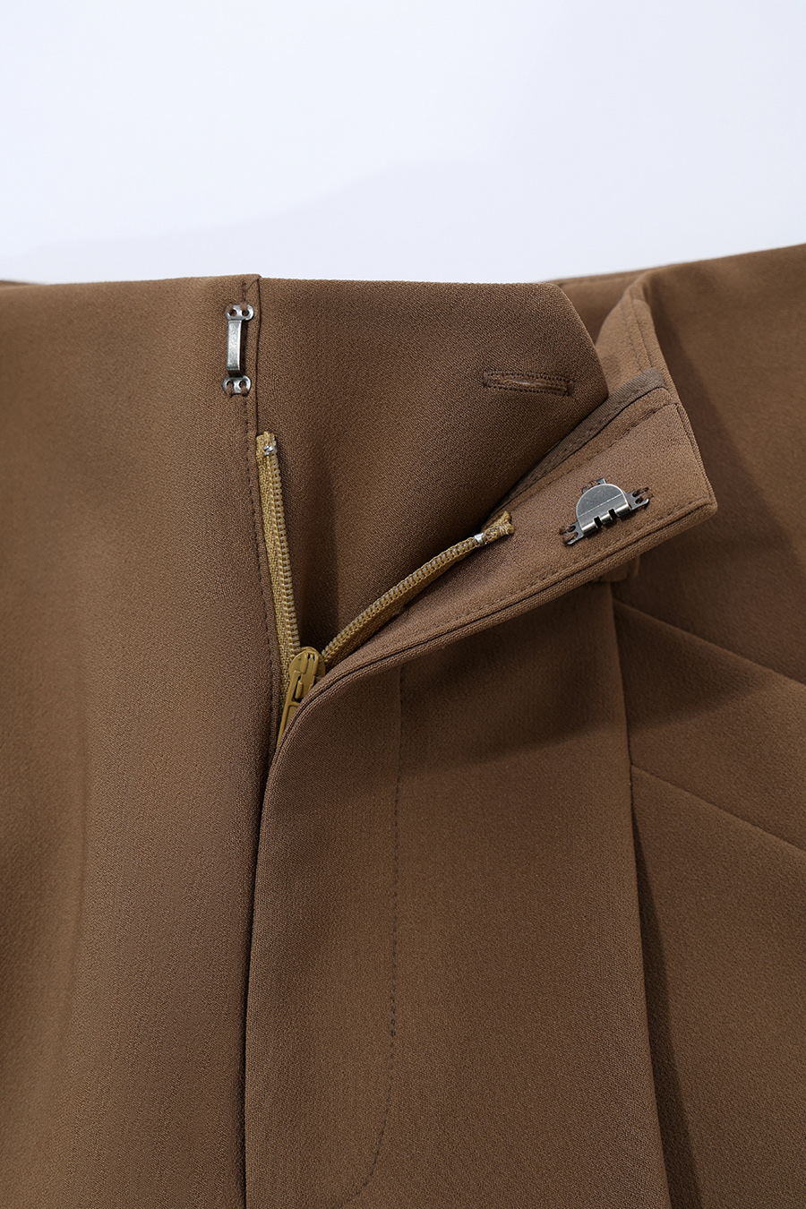 Commuter Tapered Casual Pants | AMII