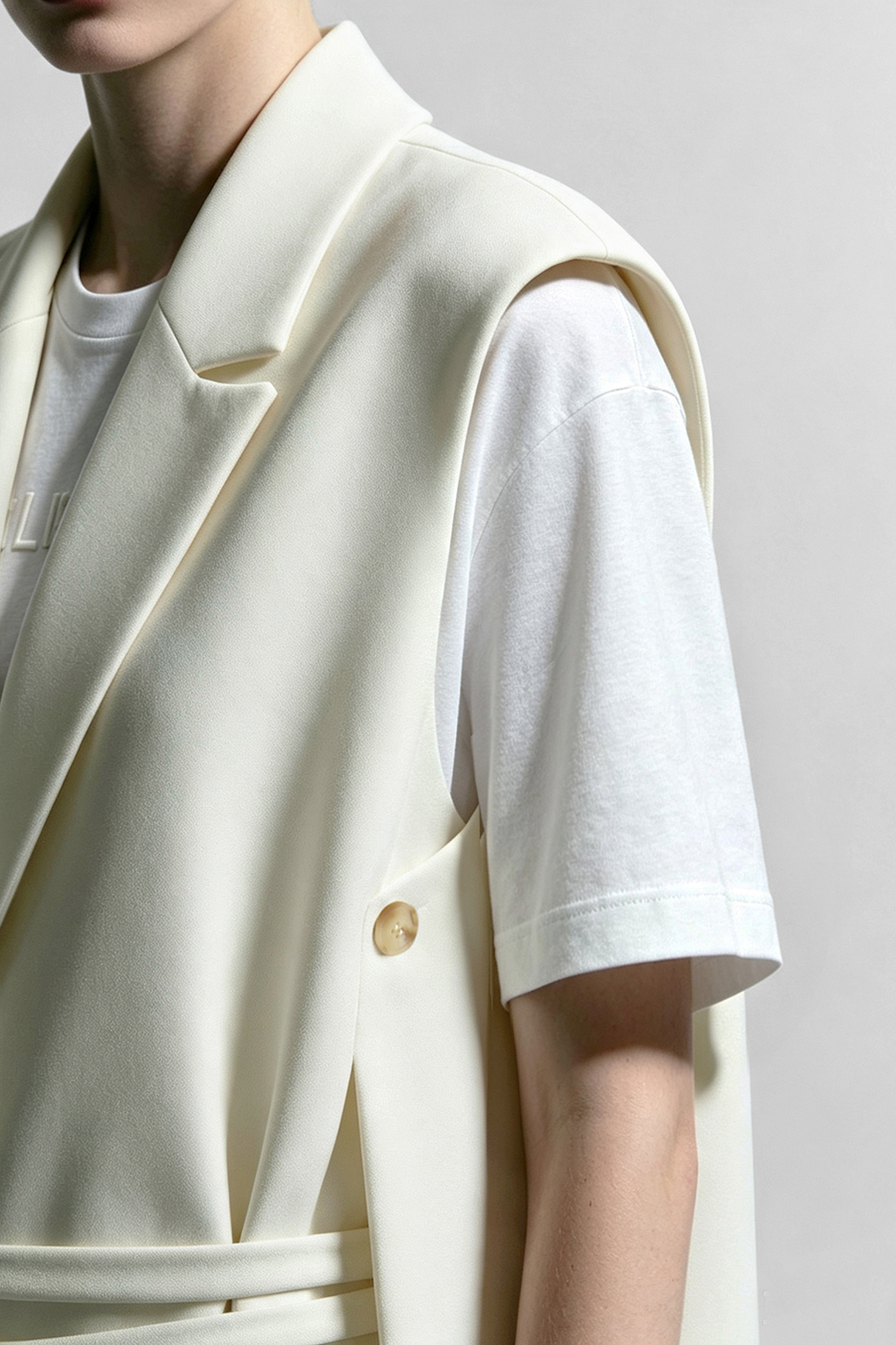 Belted Notch Lapel Vest|AMII