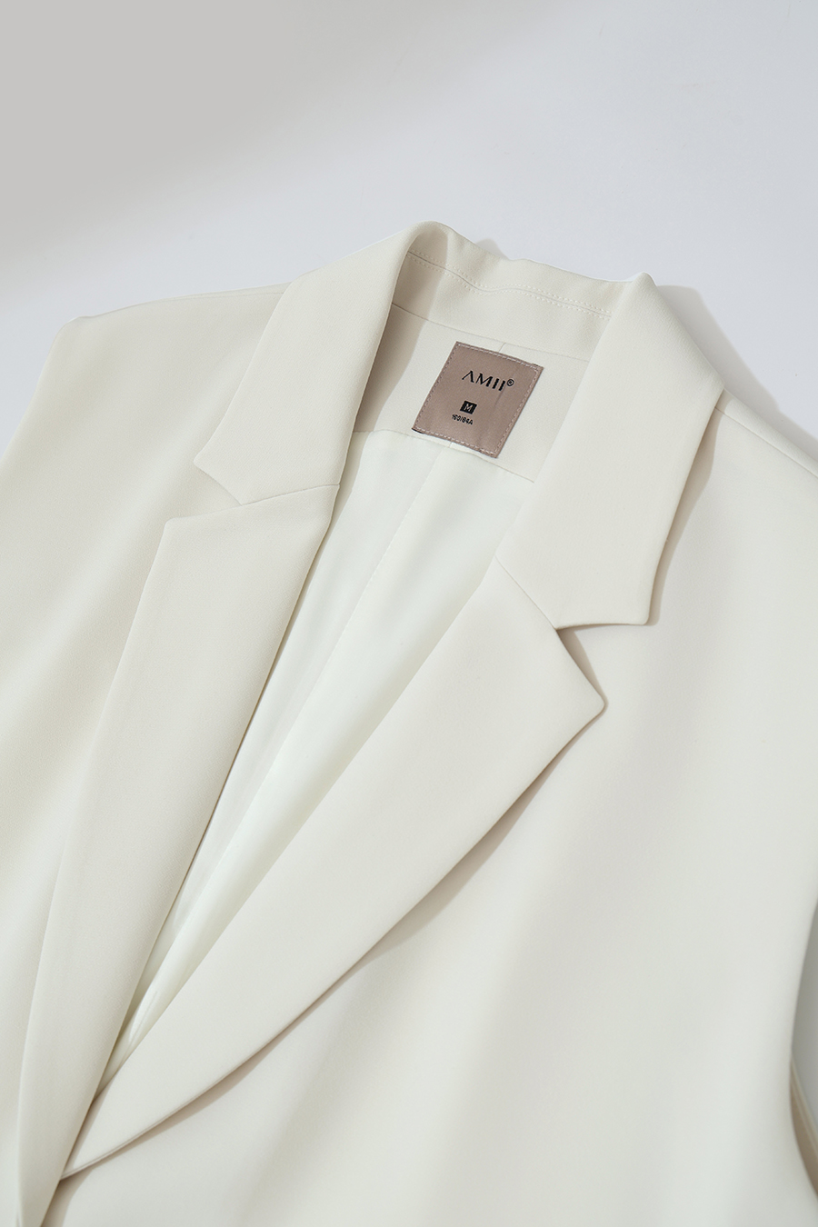 Belted Notch Lapel Vest|AMII