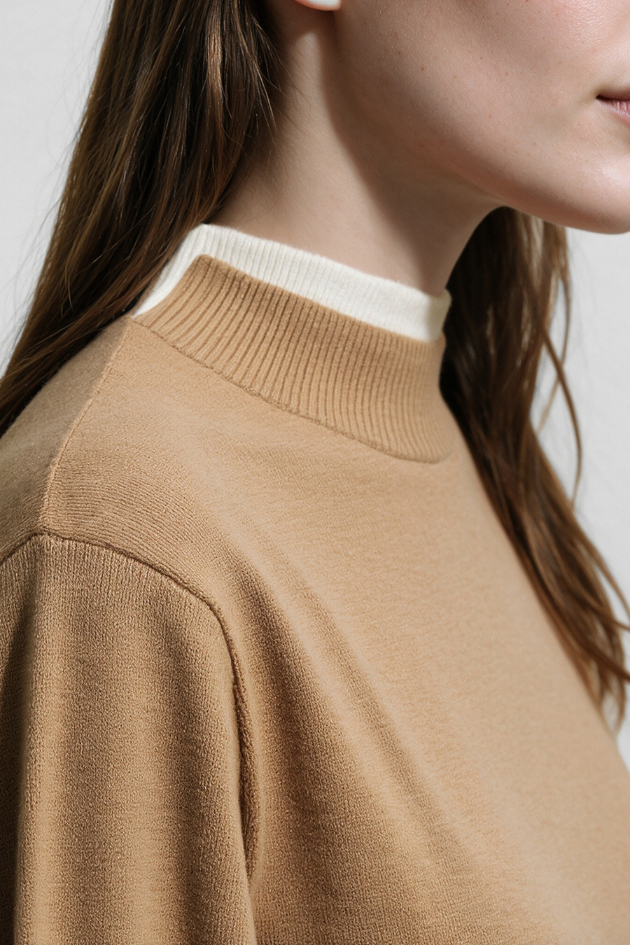 Faux-Layer Color-Block Sweater|AMII