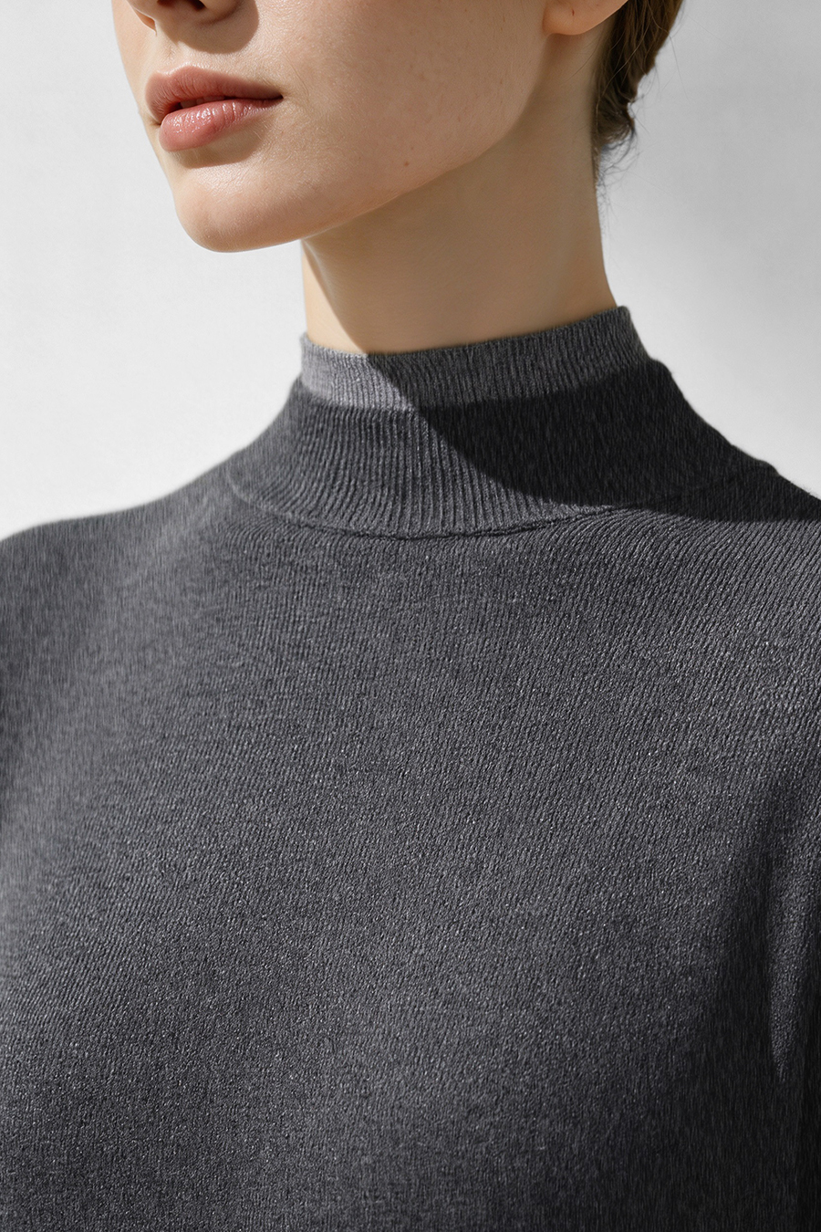 Faux-Layer Color-Block Sweater|AMII