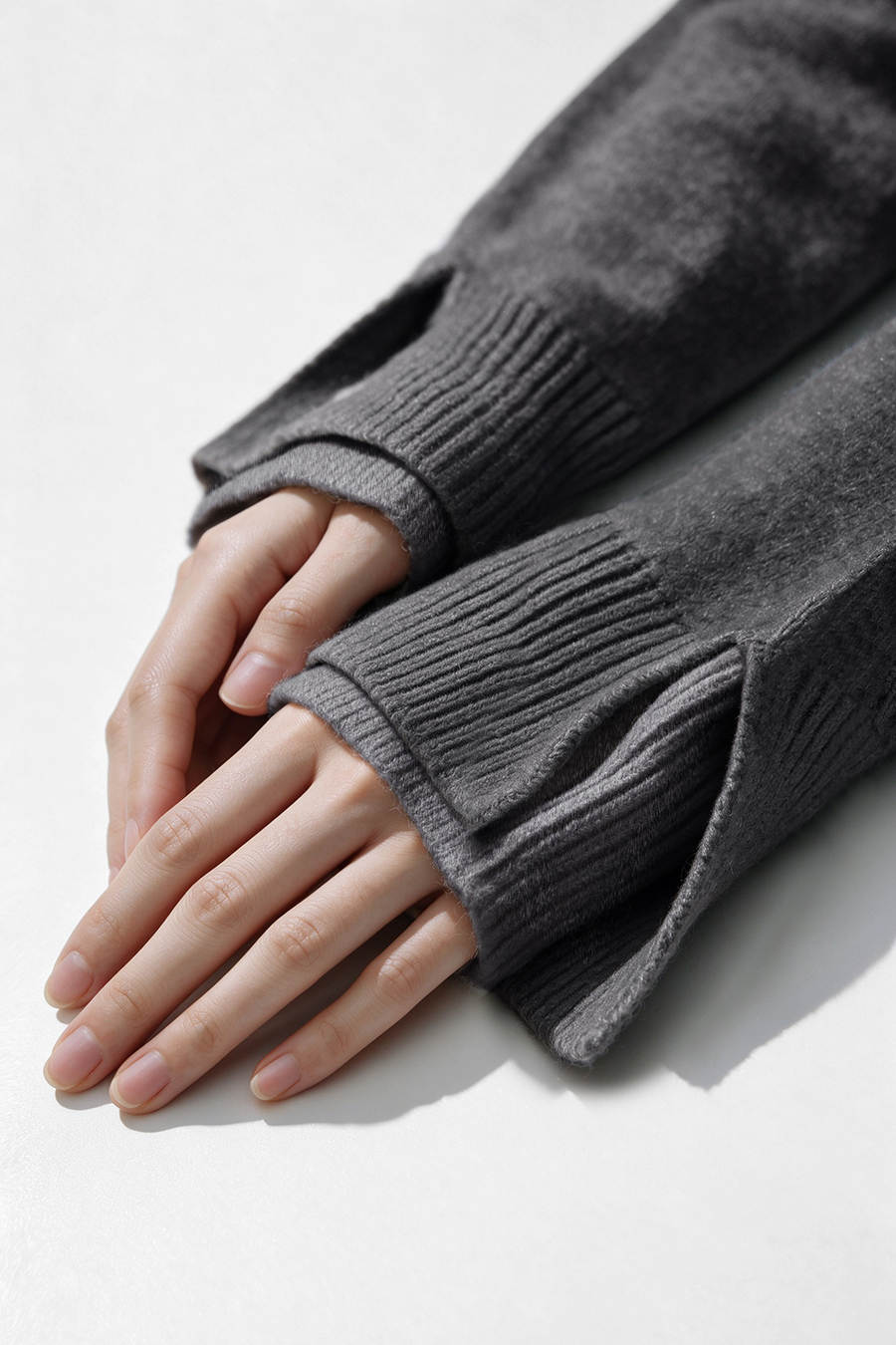 Faux-Layer Color-Block Sweater|AMII