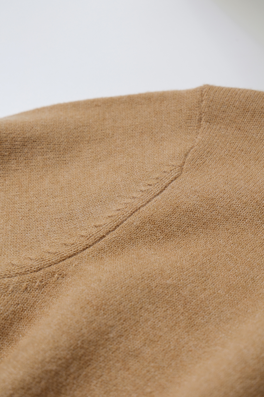 Faux-Layer Color-Block Sweater|AMII