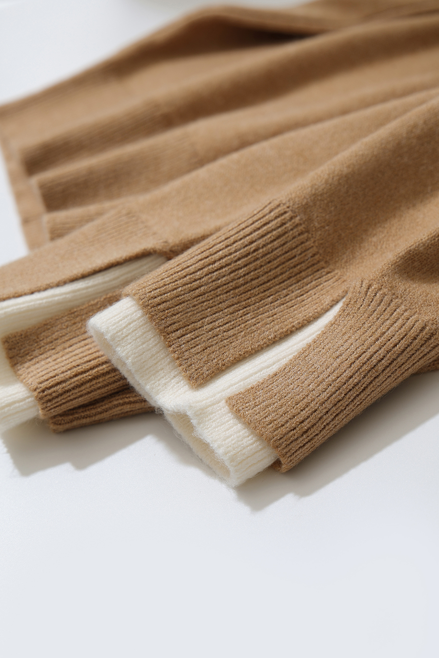 Faux-Layer Color-Block Sweater|AMII
