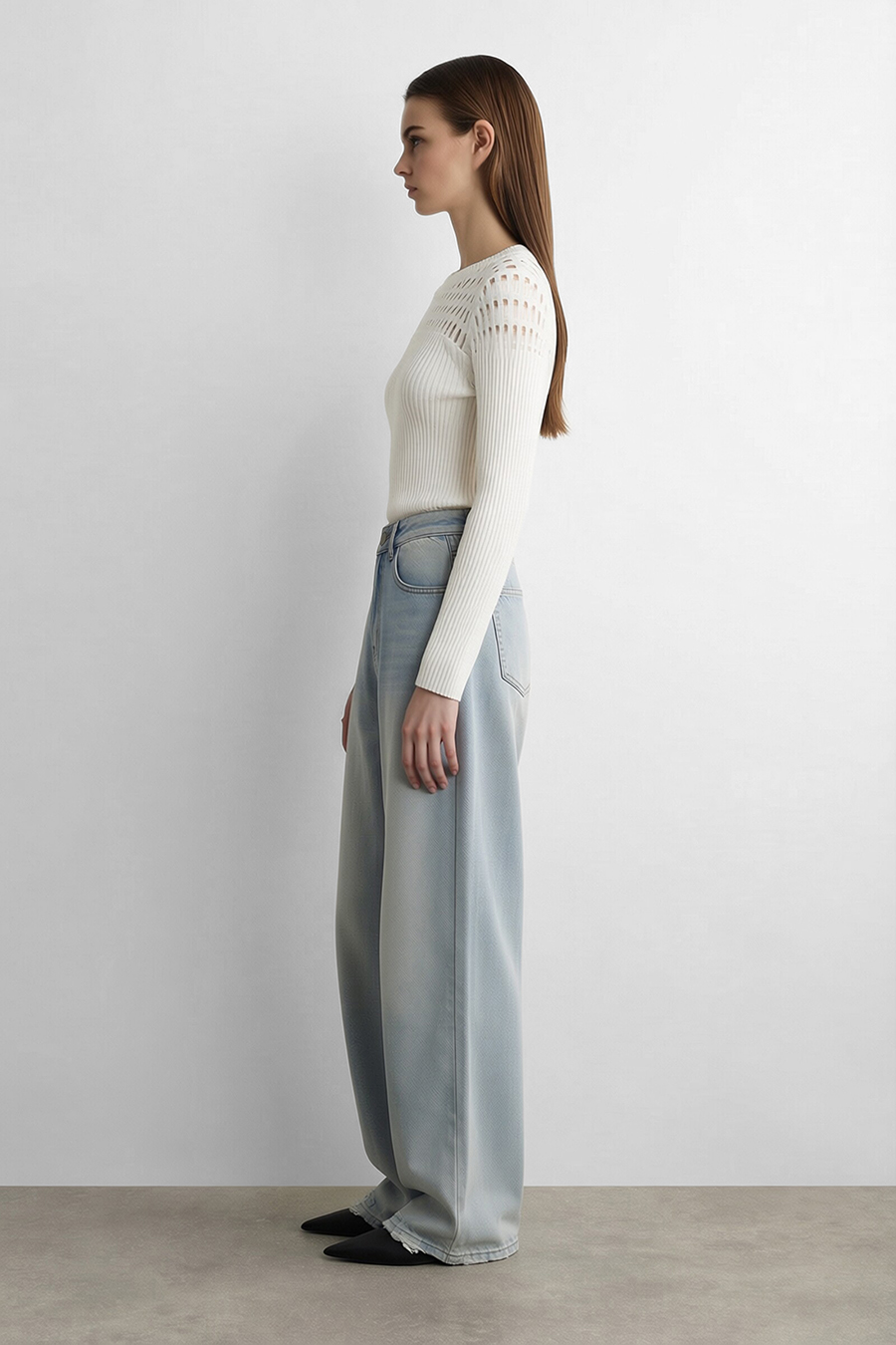 Crew Neck Cutout Slim Knit Sweater | AMII
