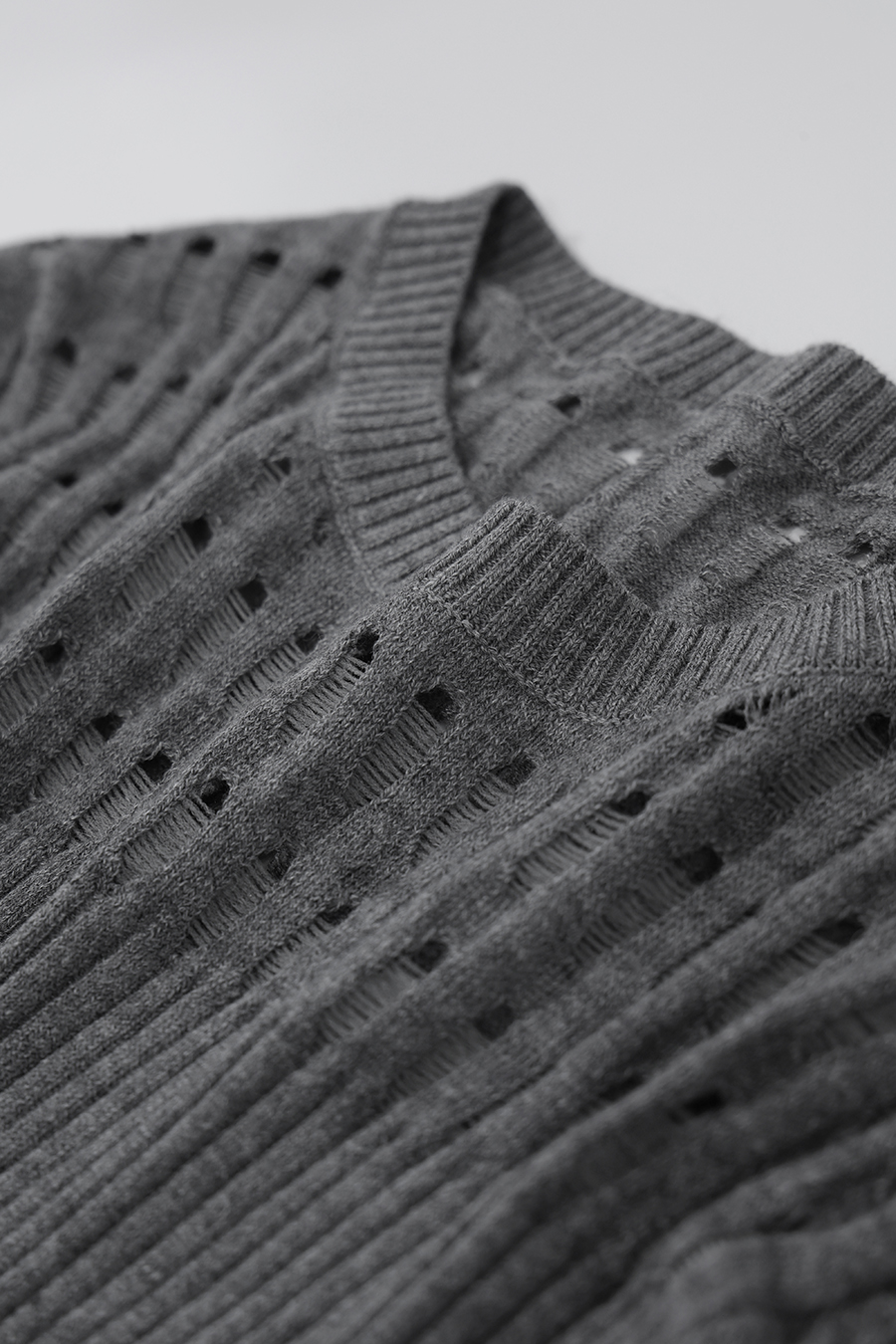 Crew Neck Cutout Slim Knit Sweater | AMII