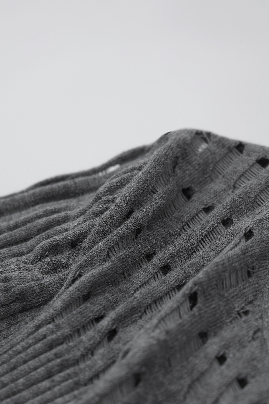 Crew Neck Cutout Slim Knit Sweater | AMII