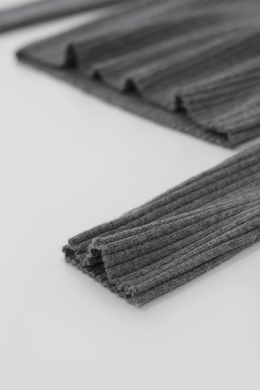Crew Neck Cutout Slim Knit Sweater | AMII