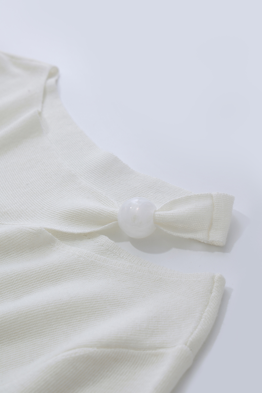 Asymmetric Twist Cutout Knit Top | AMII
