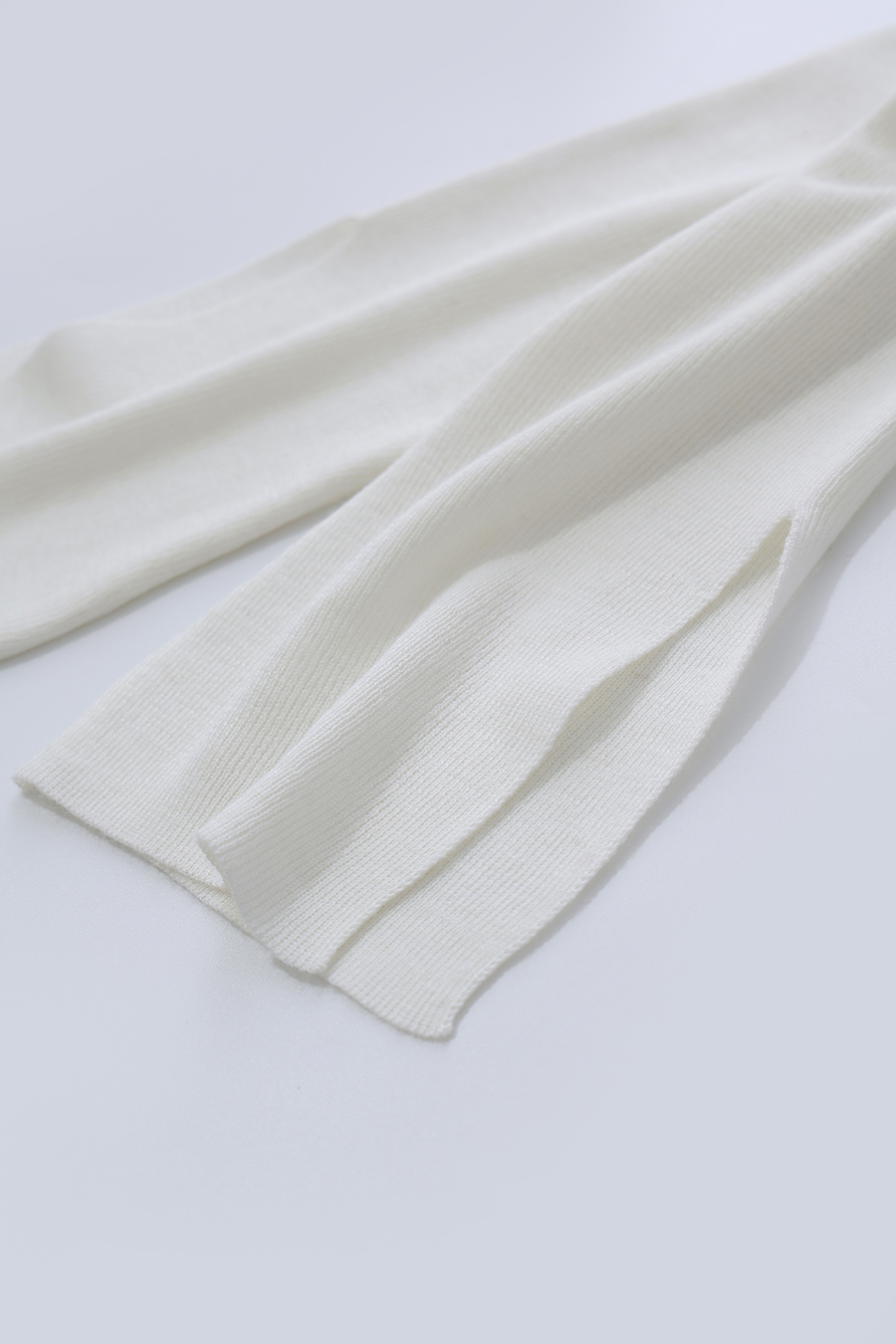 Asymmetric Twist Cutout Knit Top | AMII