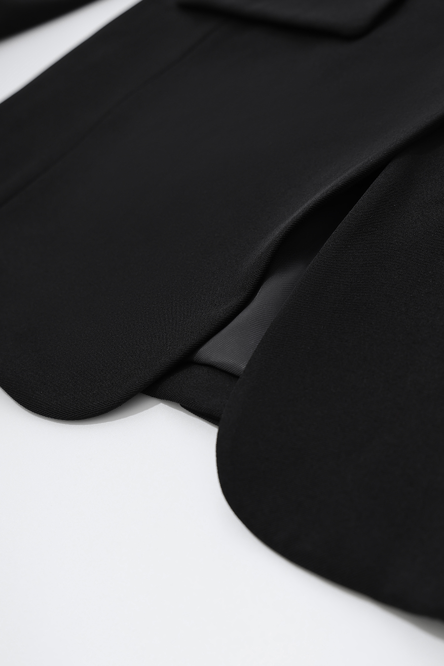 Contrast Satin-Paneled Blazer|AMII