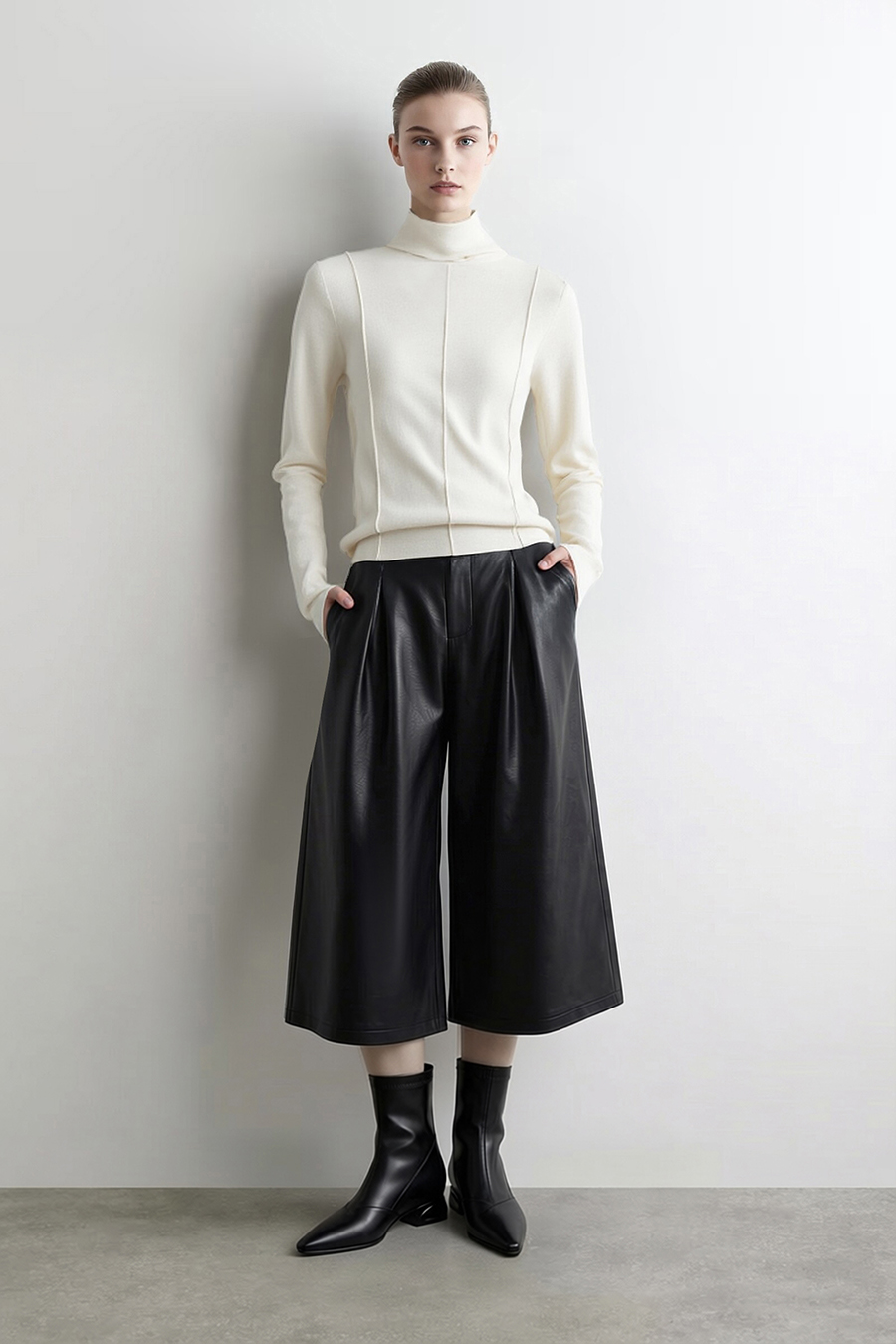 Versatile Slim-Fit Turtleneck Sweater | AMII