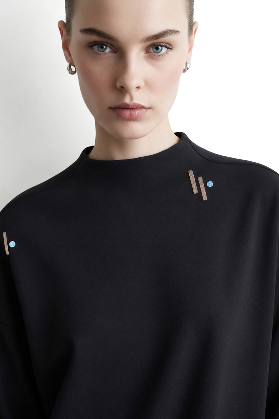 Color‑contrast embroidered drop‑shoulder hoodie|AMII