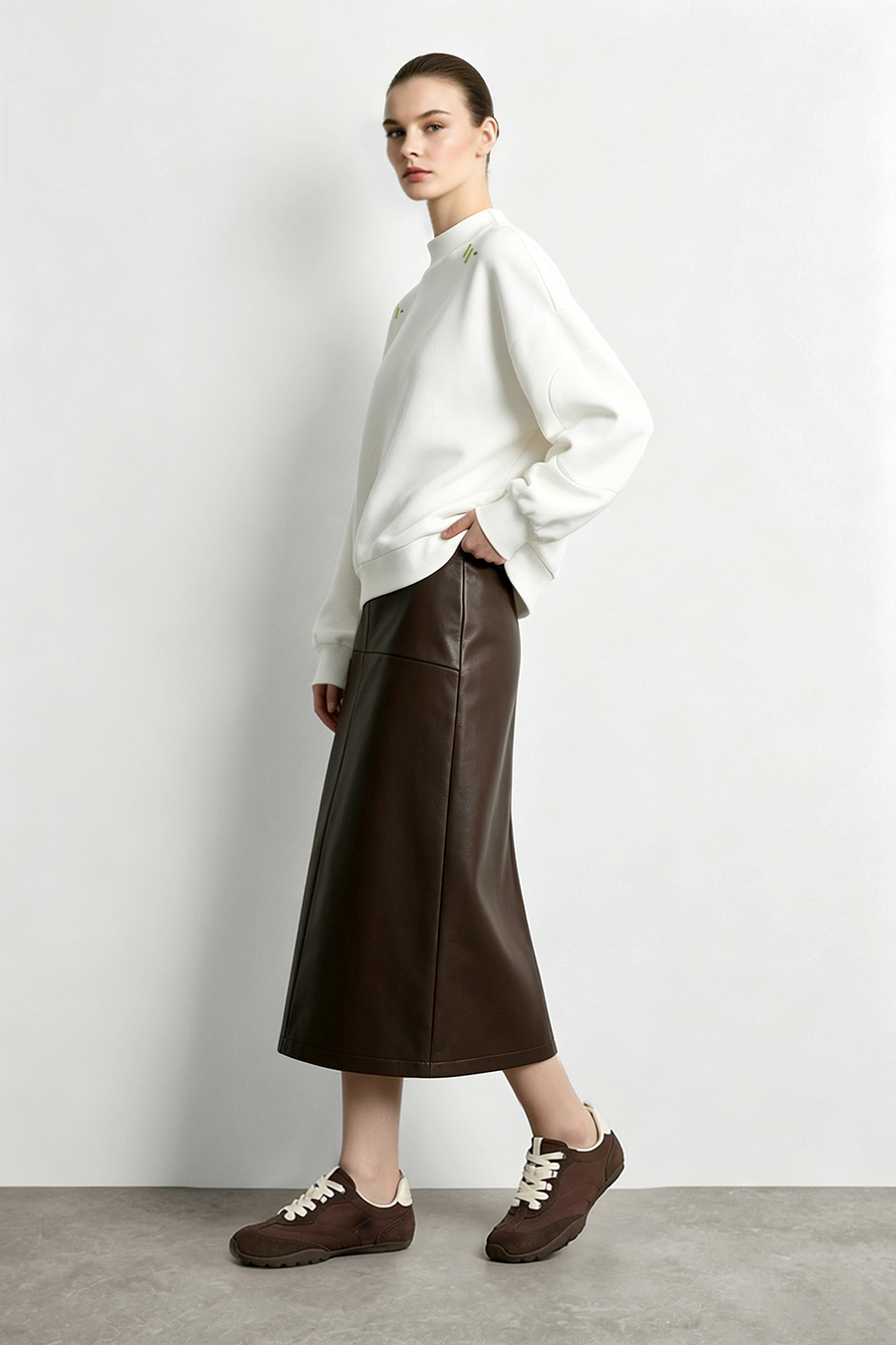 Color‑contrast embroidered drop‑shoulder hoodie|AMII