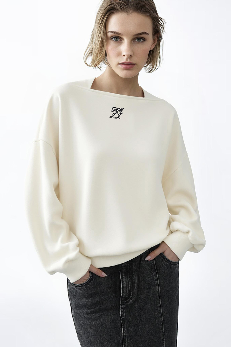 Script letter embroidered hoodie|AMII
