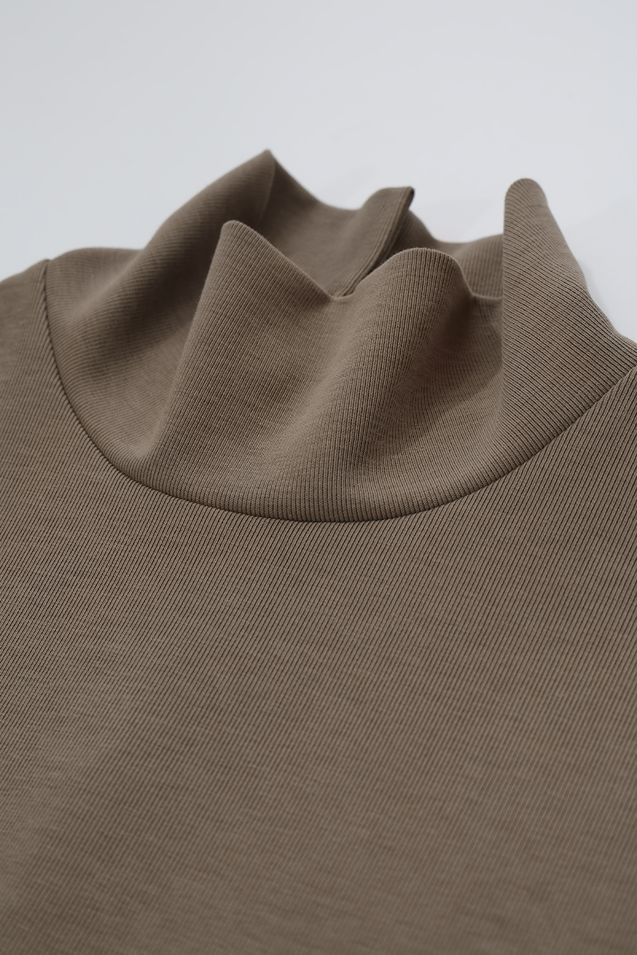 Mock Neck Waist-Cinching Dress|AMII