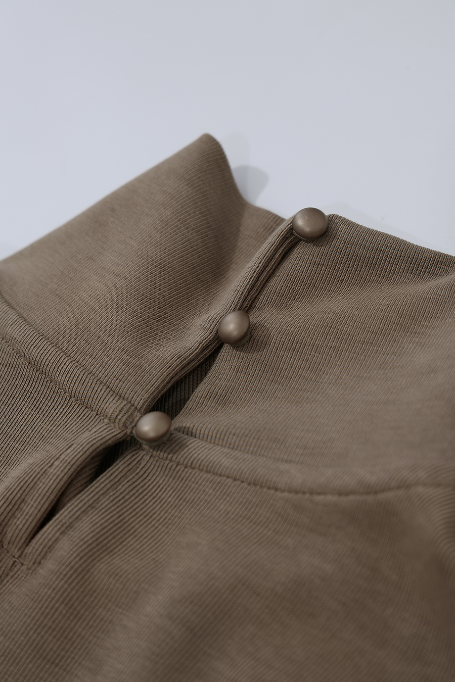 Mock Neck Waist-Cinching Dress|AMII