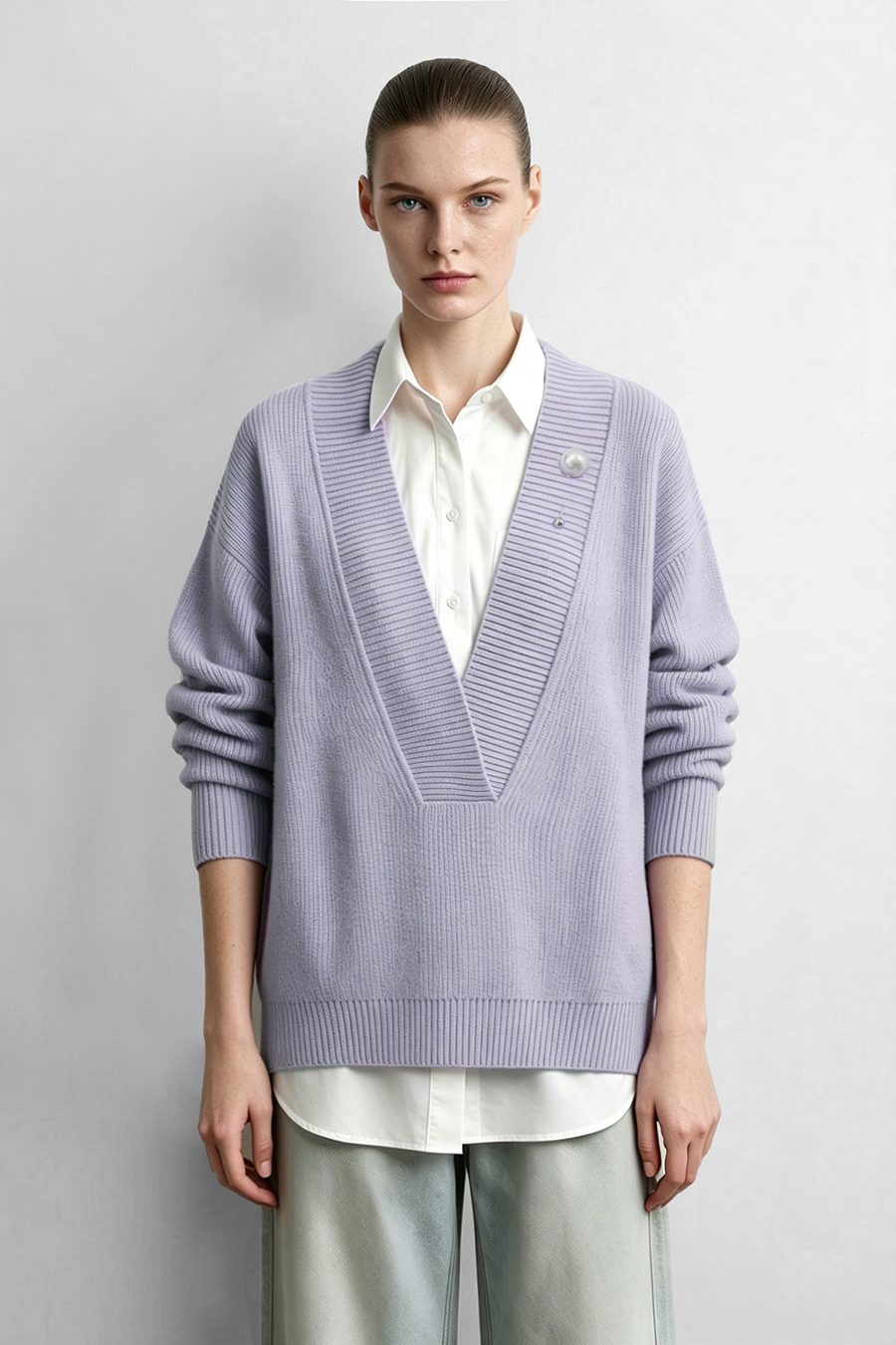 V-Neck Sweater with Removable Brooch|AMII