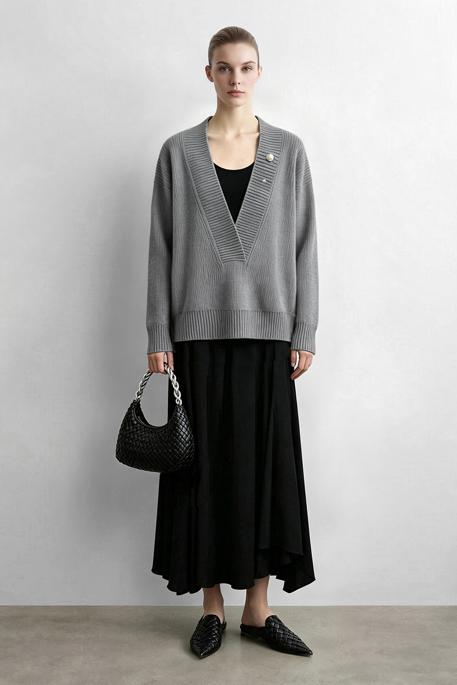 V-Neck Sweater with Removable Brooch|AMII