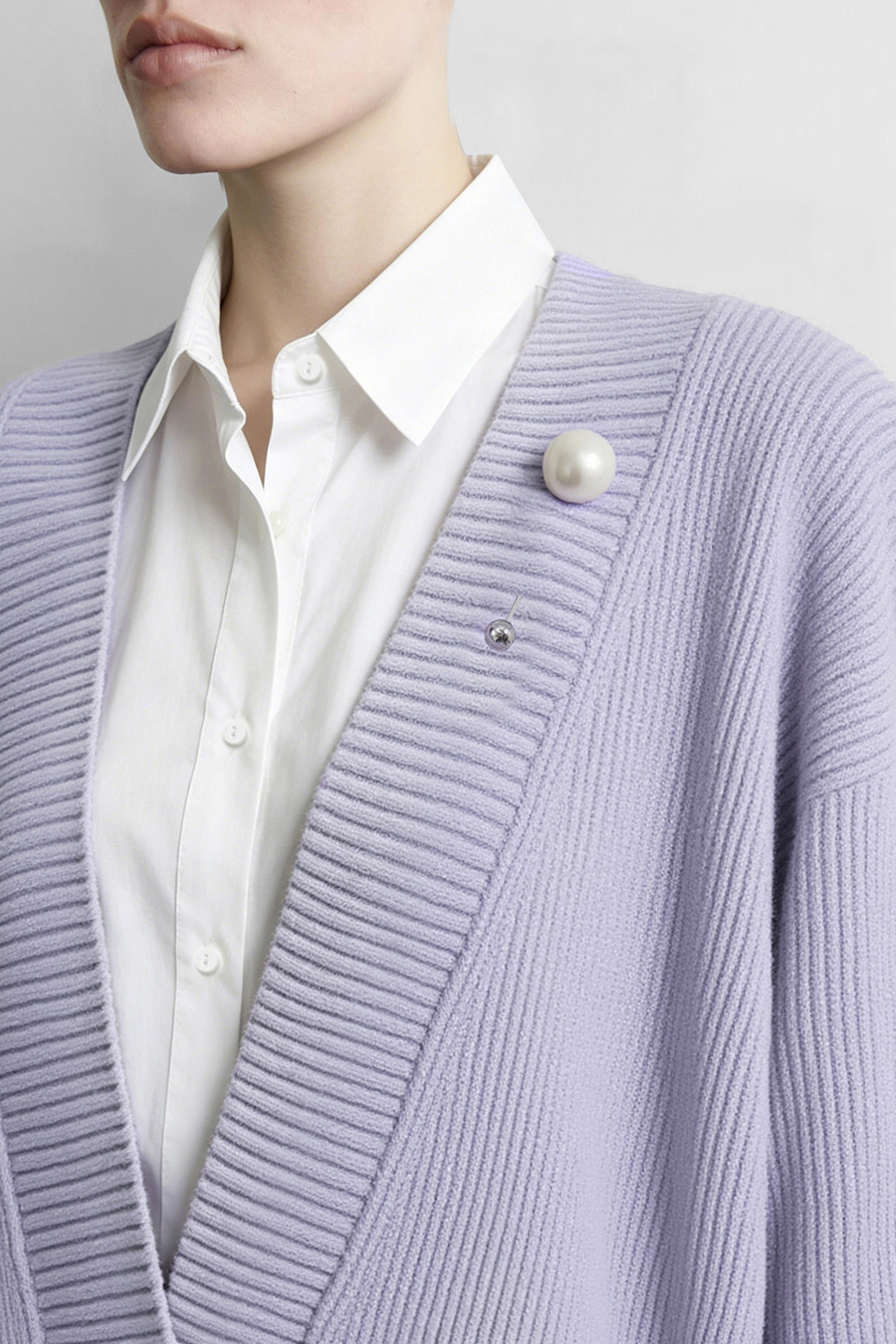 V-Neck Sweater with Removable Brooch|AMII