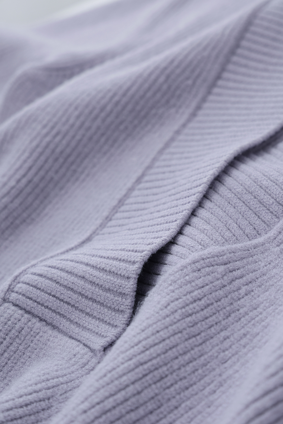 V-Neck Sweater with Removable Brooch|AMII