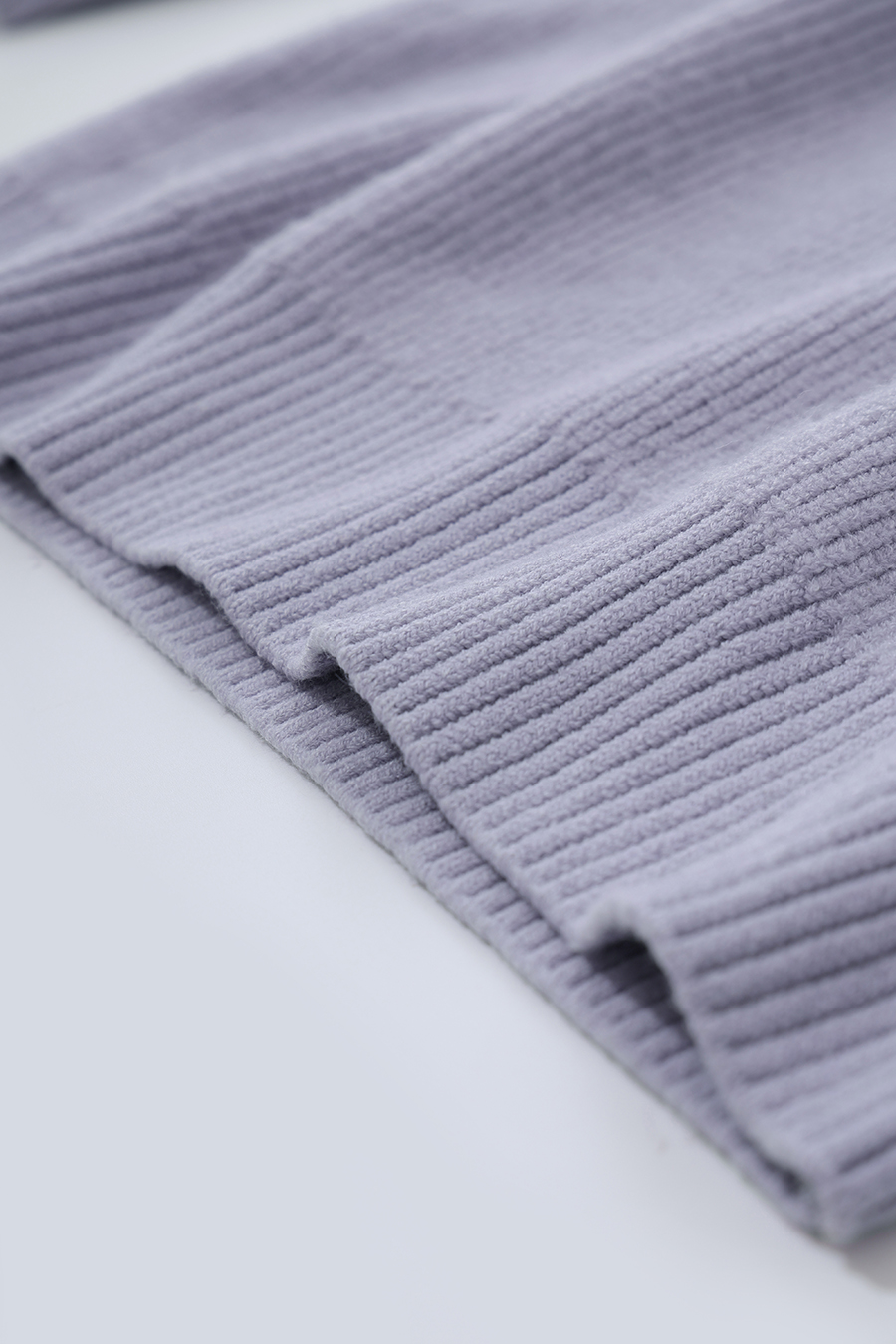 V-Neck Sweater with Removable Brooch|AMII