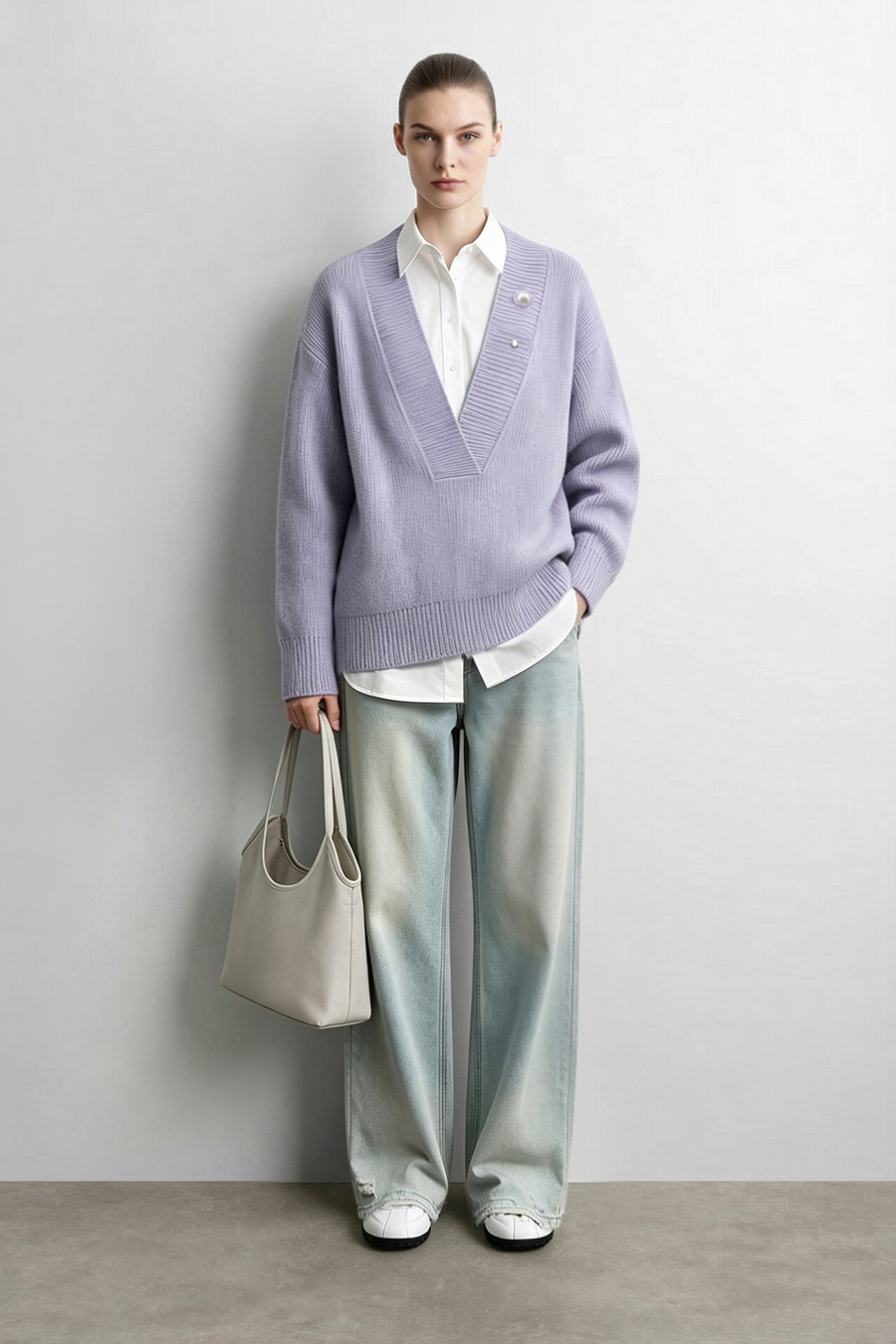 V-Neck Sweater with Removable Brooch|AMII