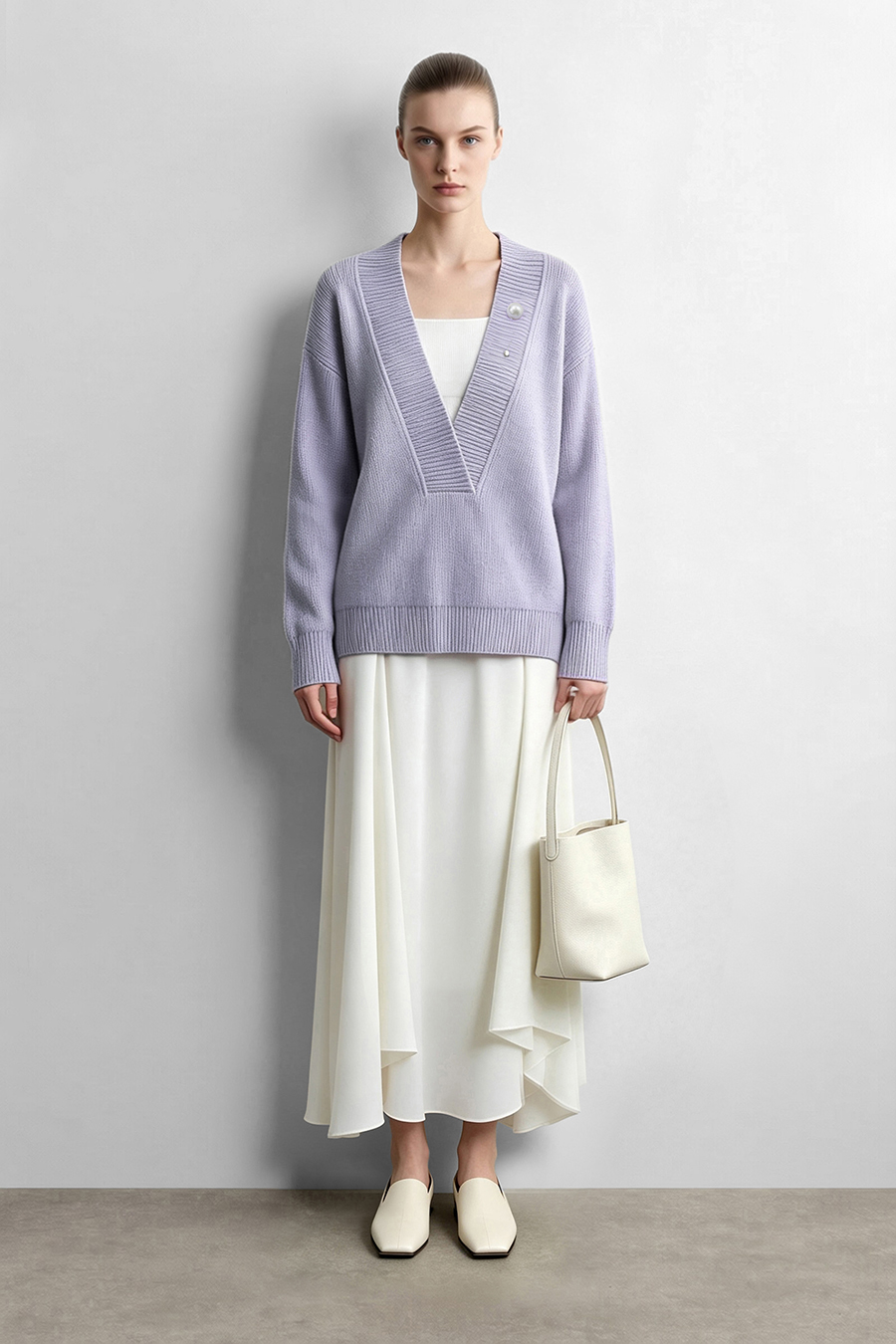 V-Neck Sweater with Removable Brooch|AMII