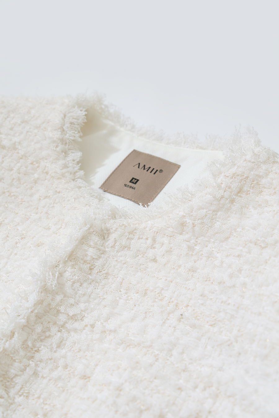 Chanel-Style Tweed Jacket with Padded Shoulders|AMII
