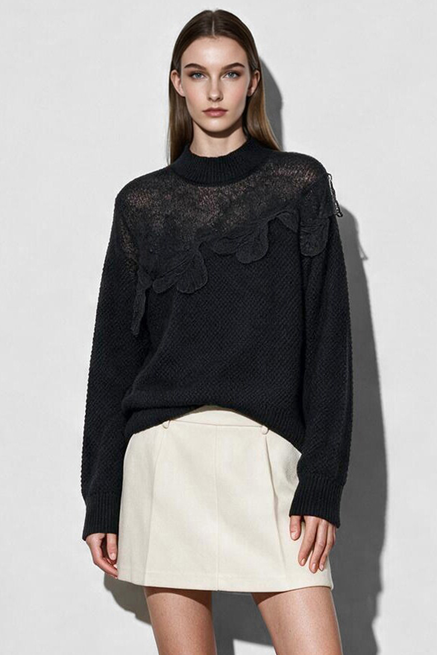 Lace-Trimmed Mock Neck Sweater|AMII