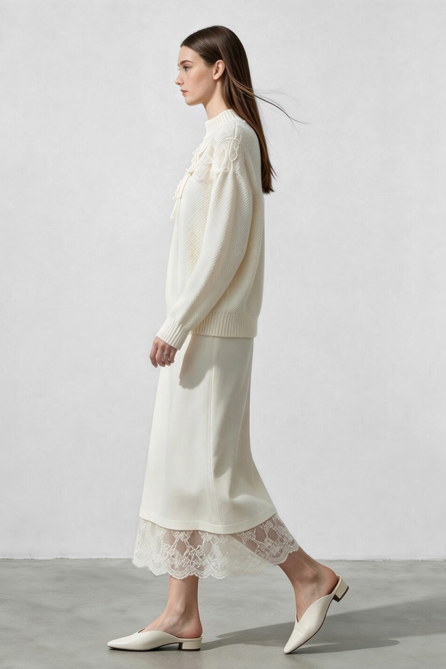 Lace-Trimmed Mock Neck Sweater|AMII