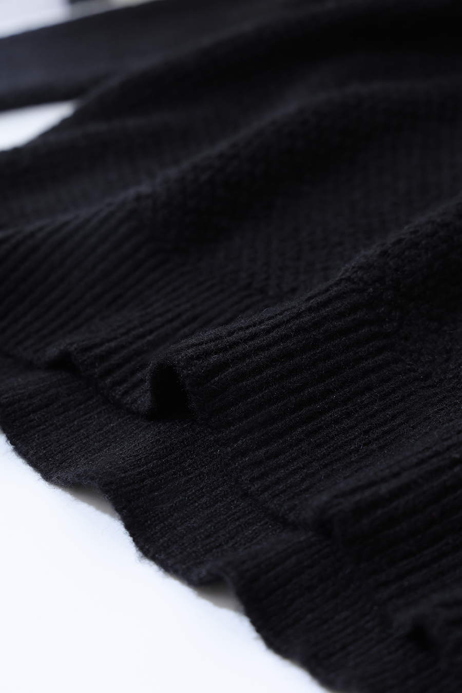 Lace-Trimmed Mock Neck Sweater|AMII