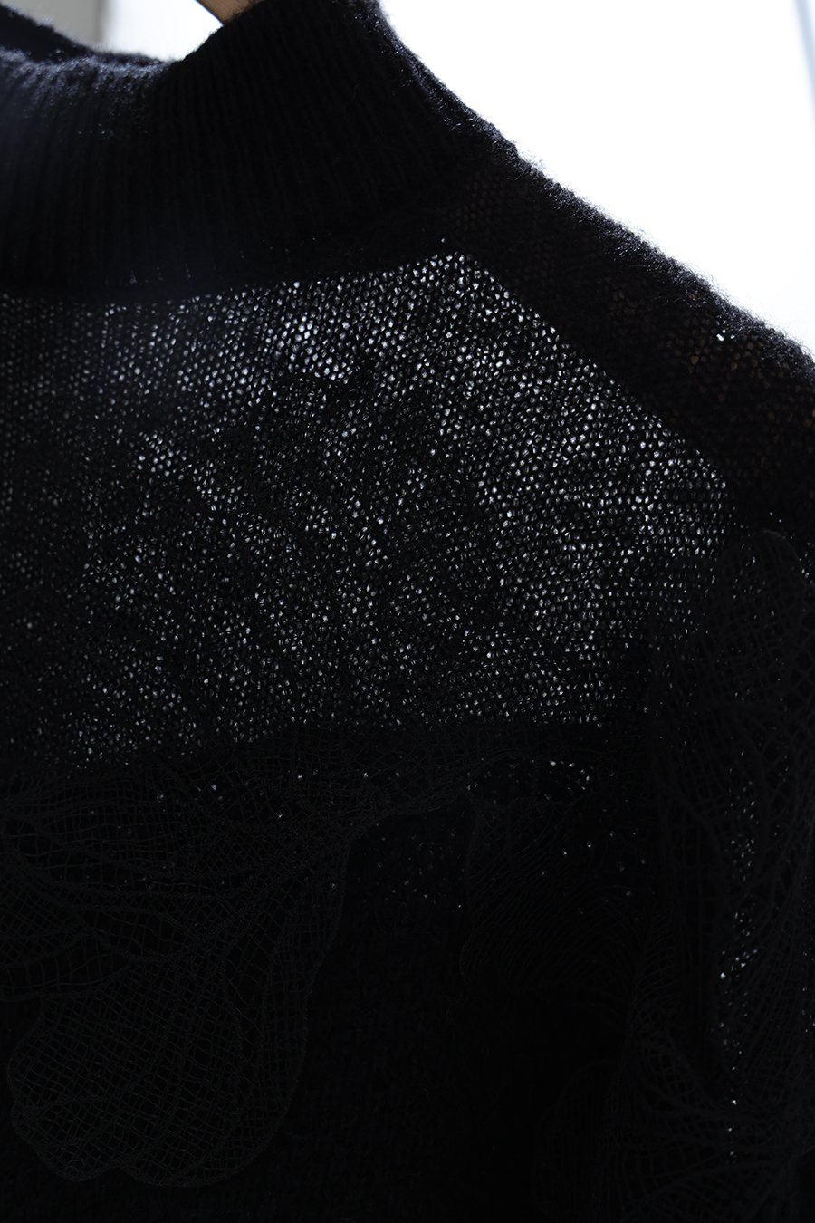 Lace-Trimmed Mock Neck Sweater|AMII