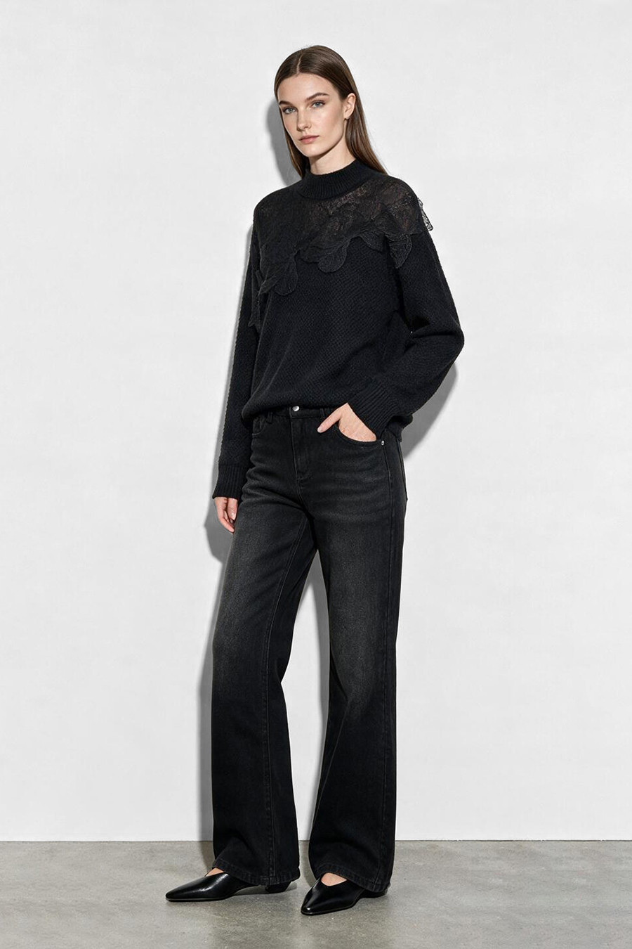 Lace-Trimmed Mock Neck Sweater|AMII