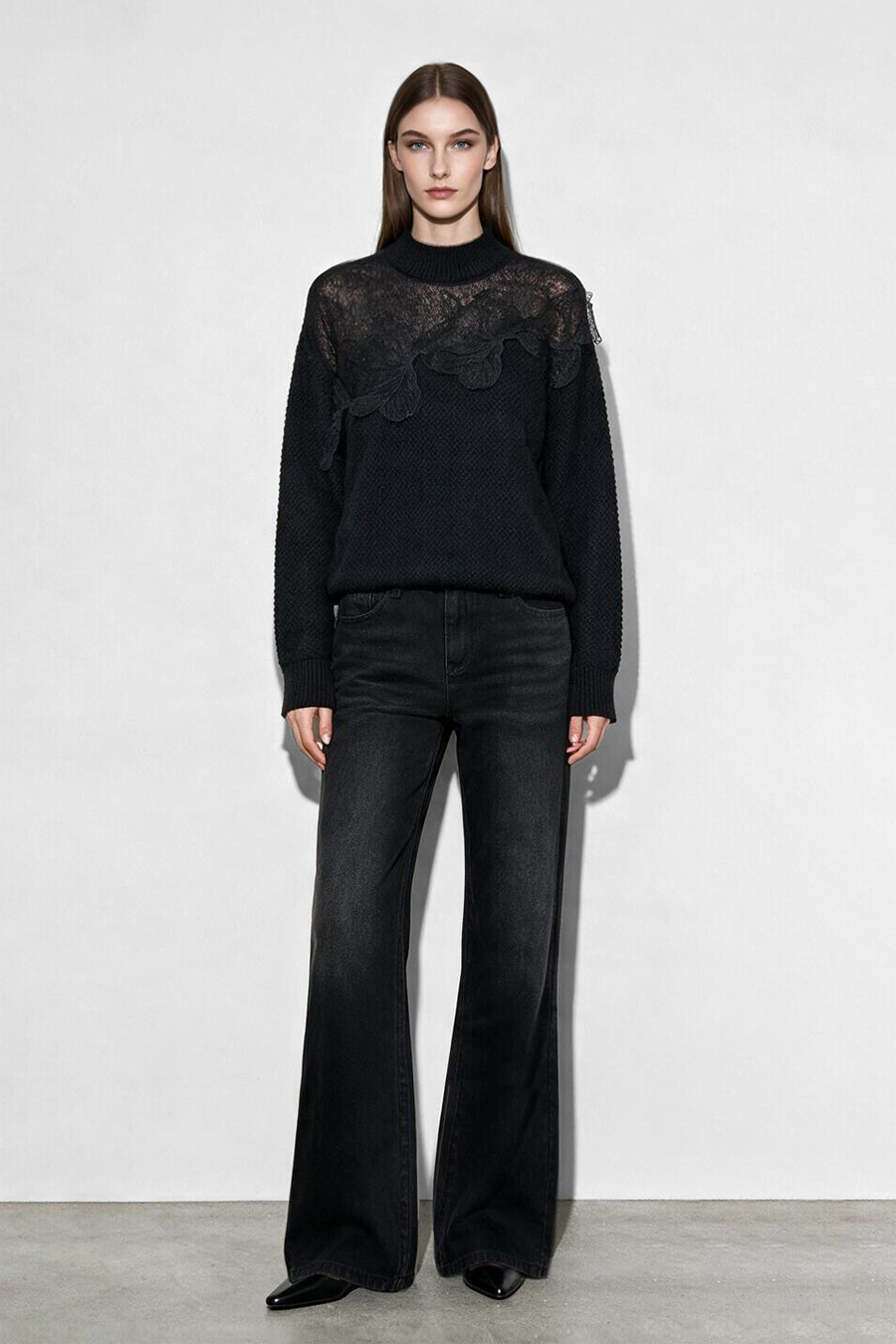 Lace-Trimmed Mock Neck Sweater|AMII