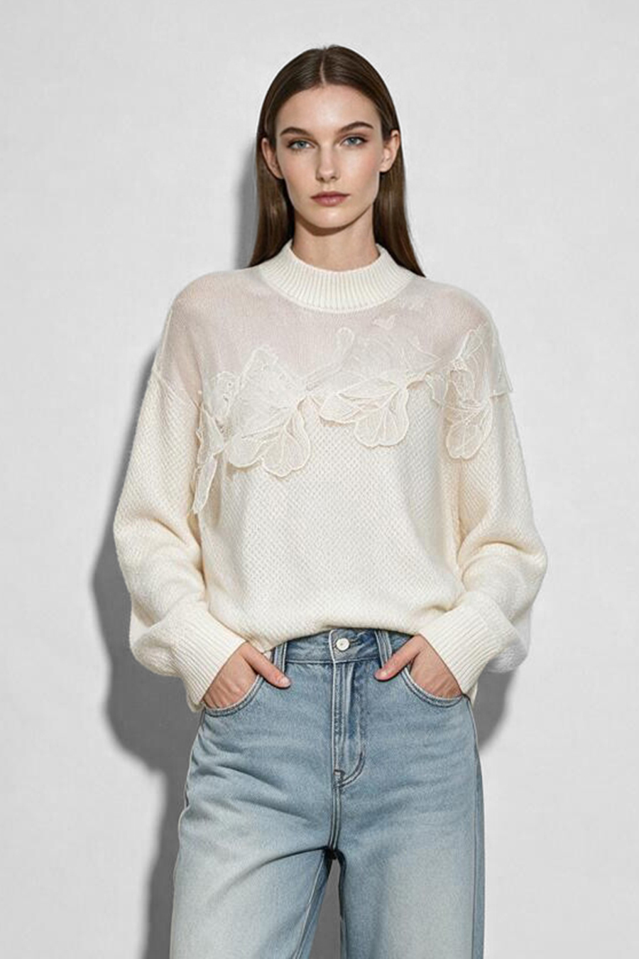 Lace-Trimmed Mock Neck Sweater|AMII