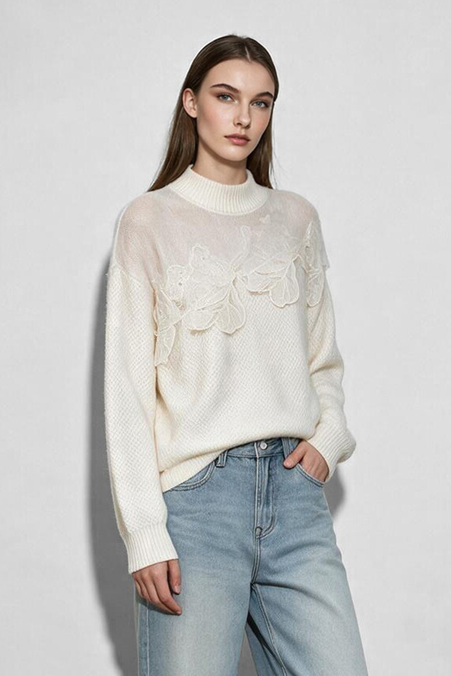 Lace-Trimmed Mock Neck Sweater|AMII