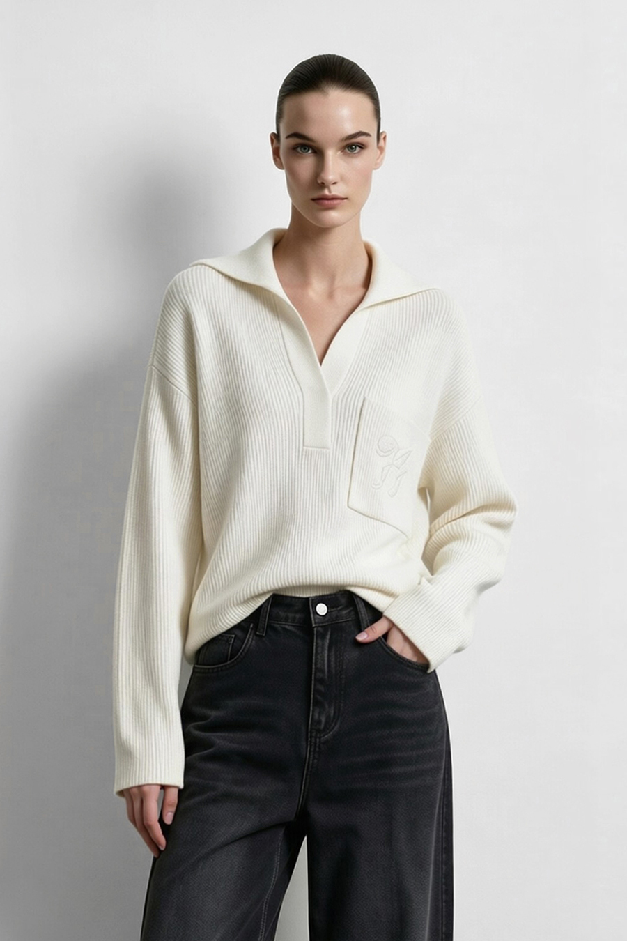 Contrast Embroidered Pocket Sweater|AMII