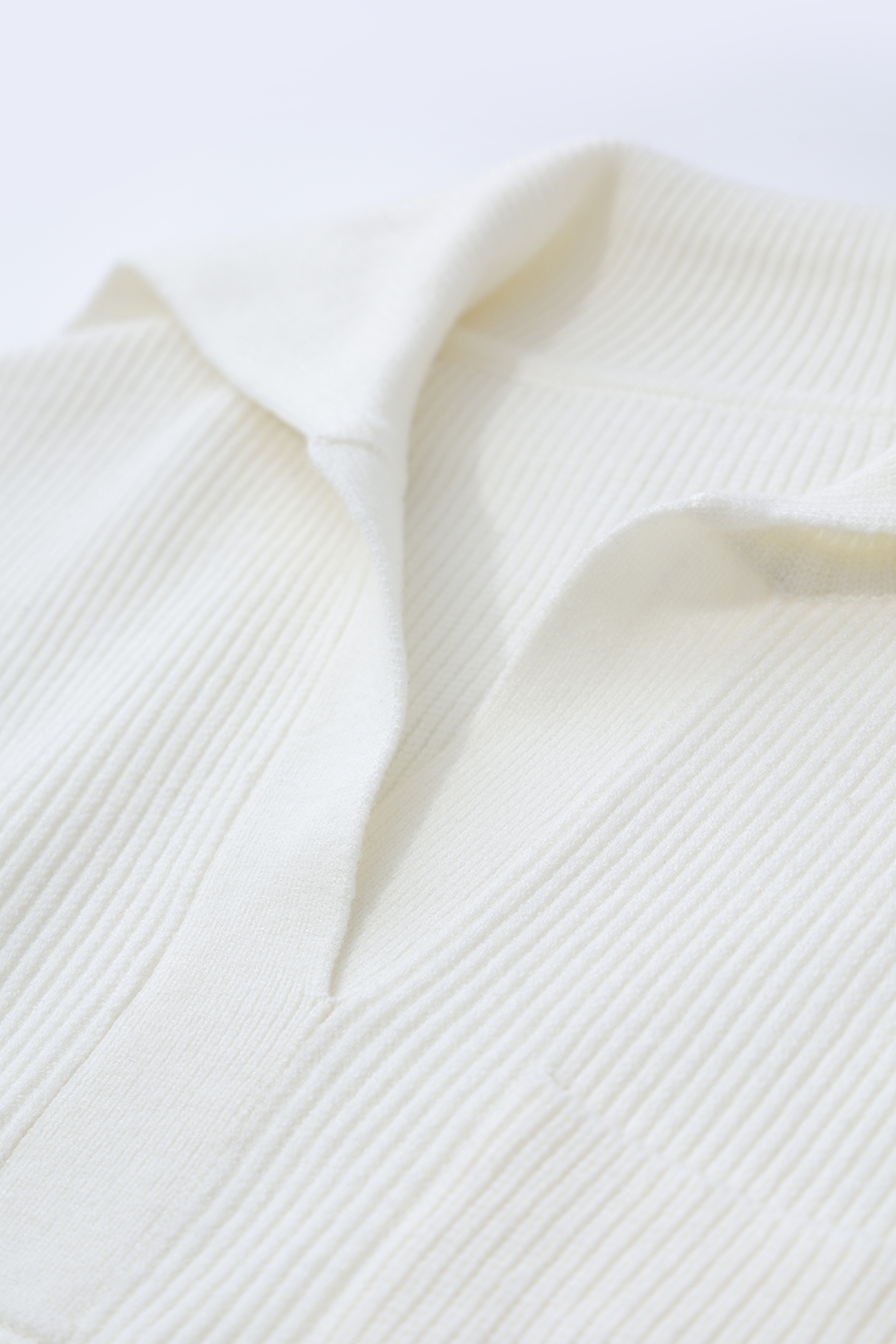 Contrast Embroidered Pocket Sweater|AMII