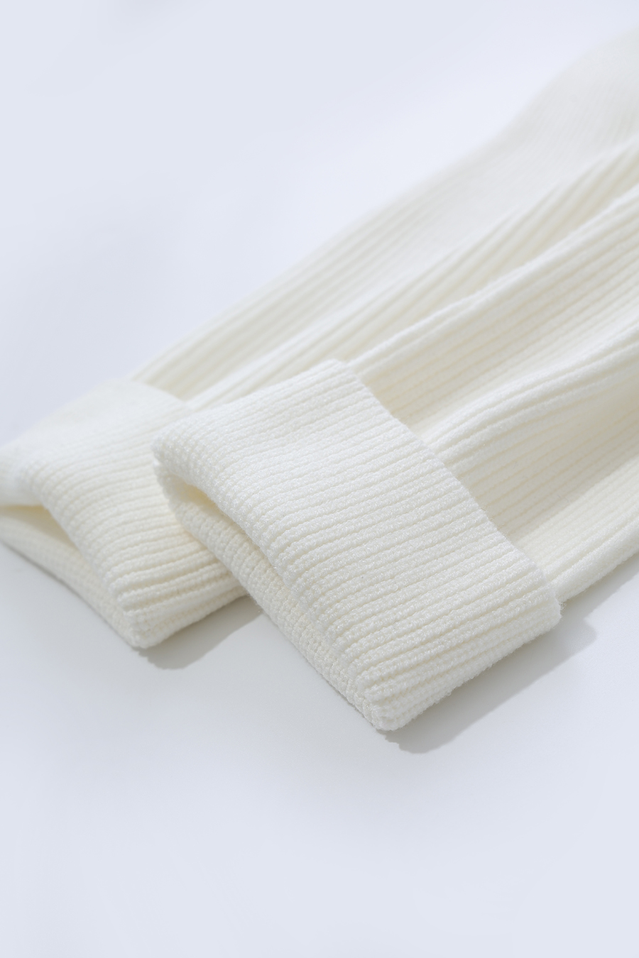 Contrast Embroidered Pocket Sweater|AMII