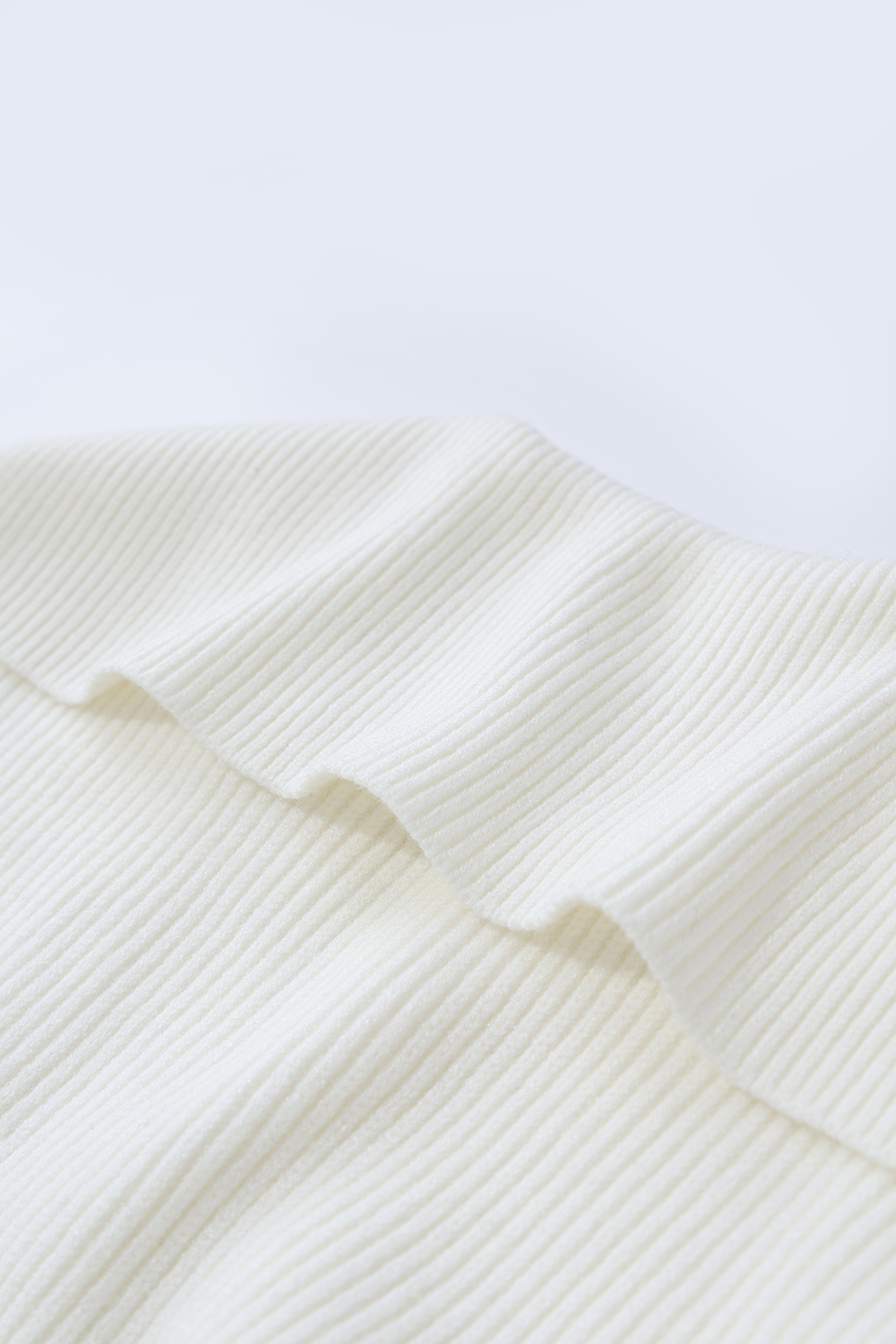 Contrast Embroidered Pocket Sweater|AMII