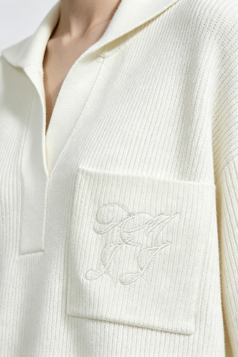 Contrast Embroidered Pocket Sweater|AMII