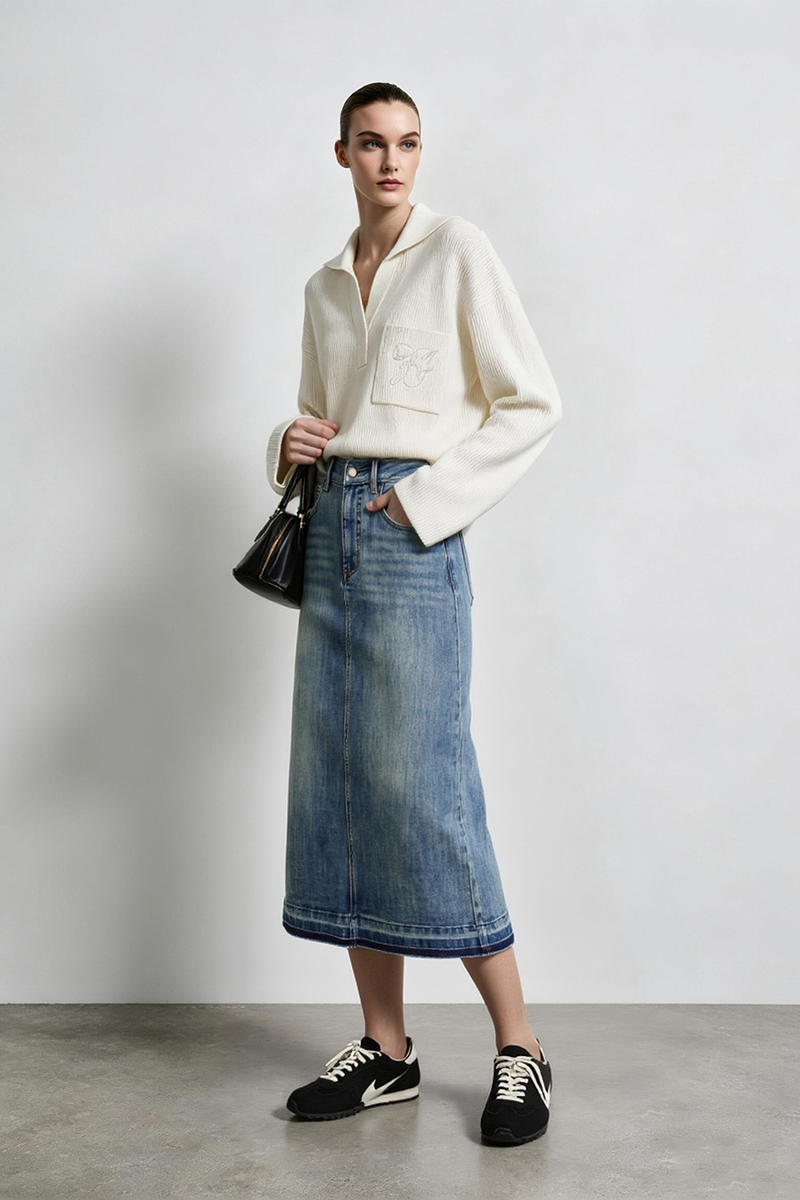 Contrast Embroidered Pocket Sweater|AMII