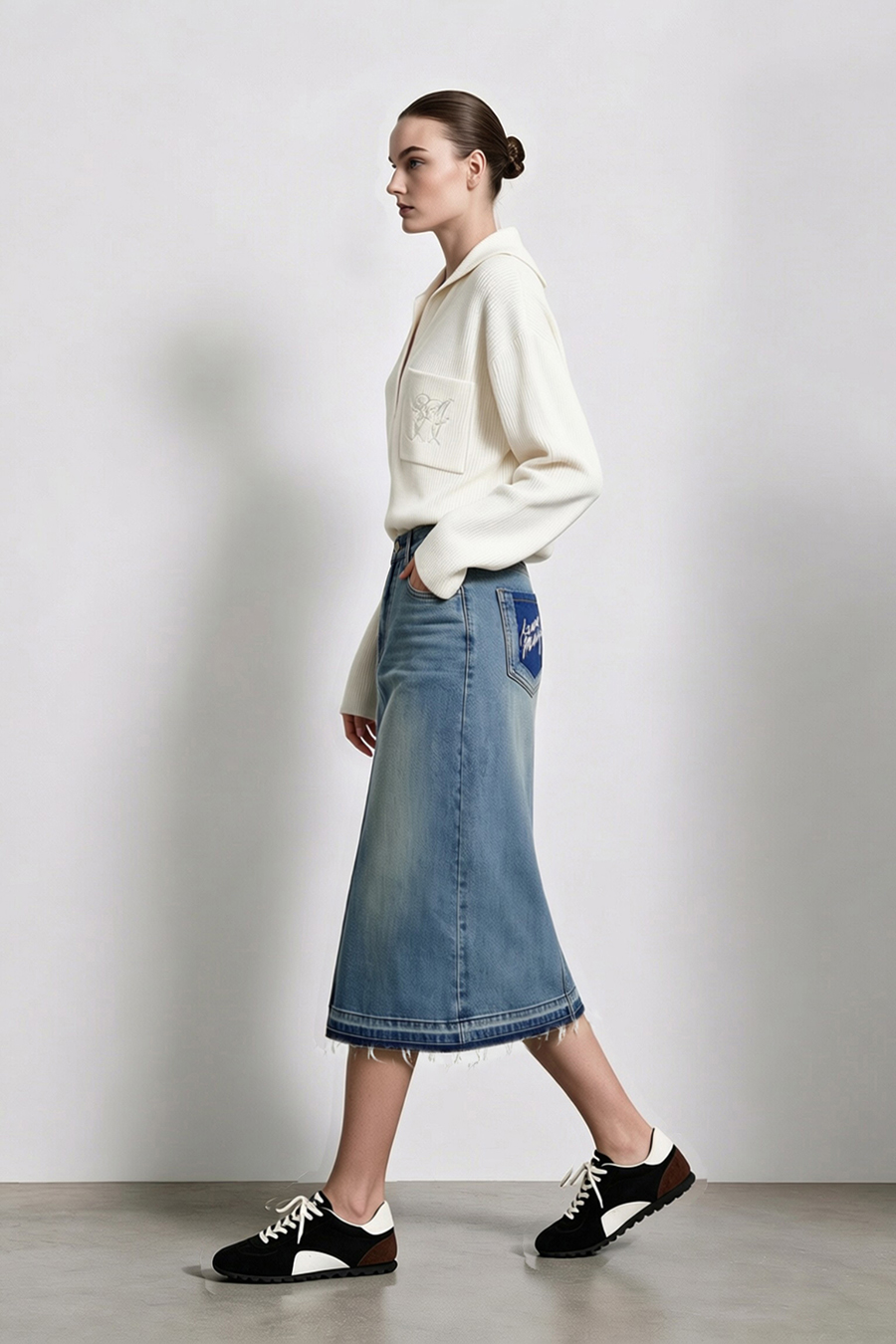 Contrast Embroidered Pocket Sweater|AMII