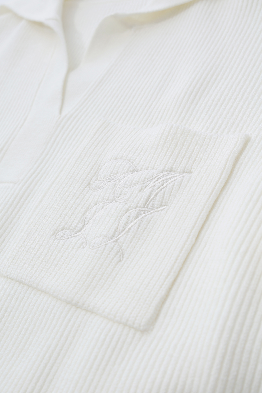 Contrast Embroidered Pocket Sweater|AMII