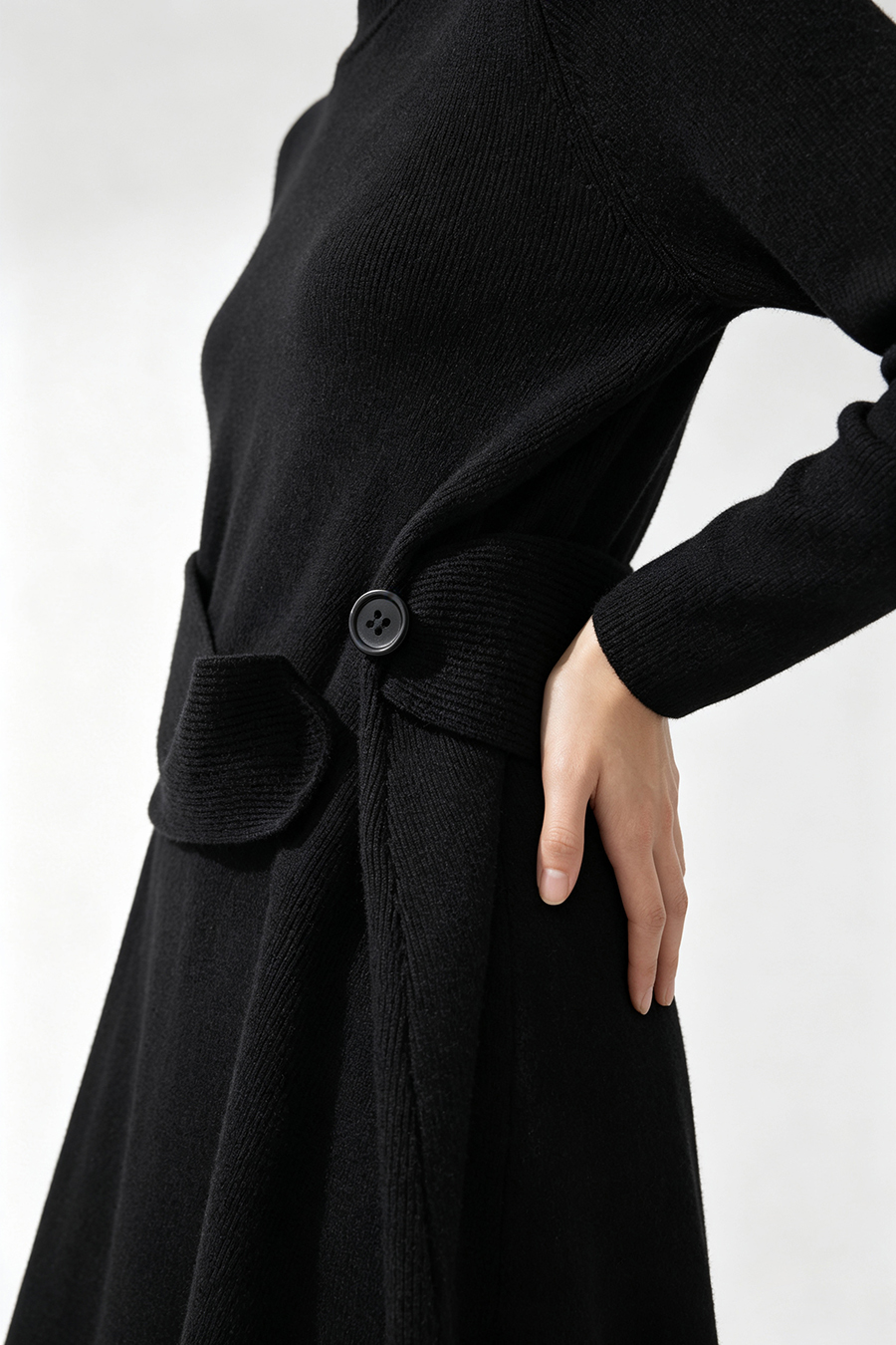 Mock Neck Belted Dress|AMII