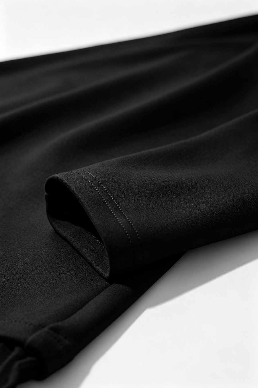 Air-Layer Contrast-Paneled Dress|AMII