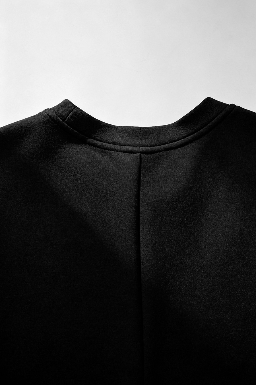 Air-Layer Contrast-Paneled Dress|AMII
