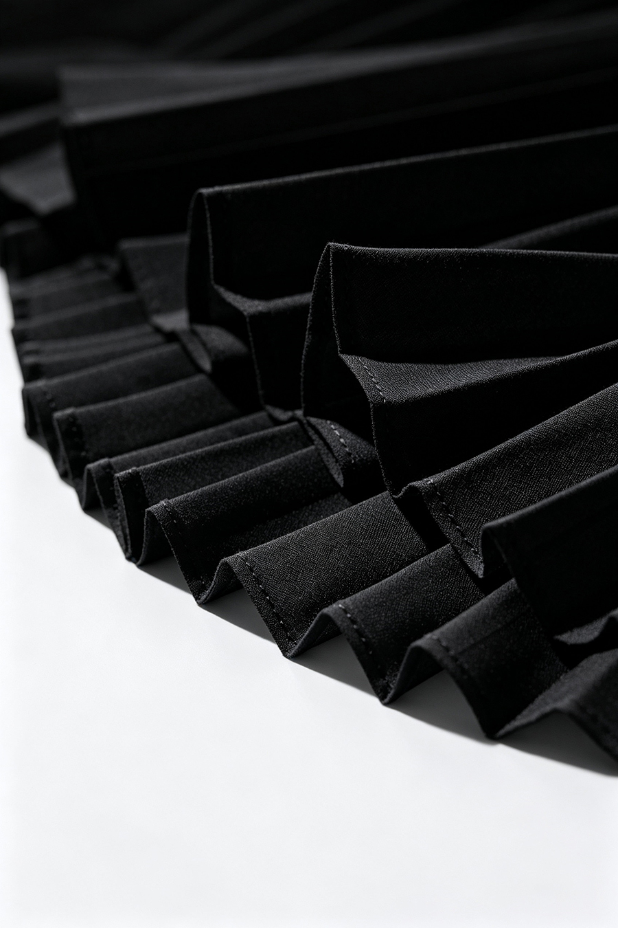 Air-Layer Contrast-Paneled Dress|AMII